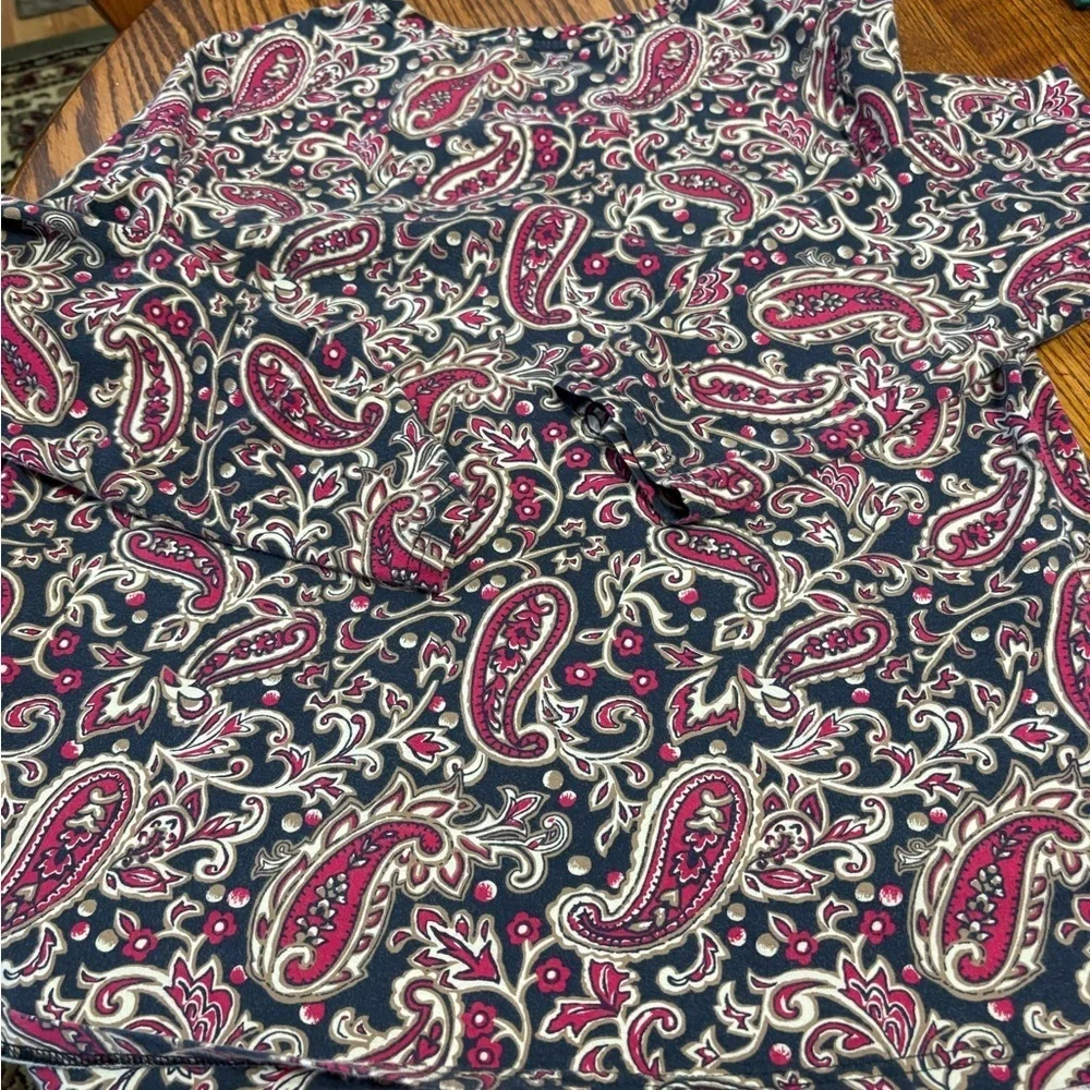 HANNAH SIZE X-LARGE RED BLACK & TAN LONG SLEEVE PAISLEY TOP WITH STRETCH - Picture 4 of 5